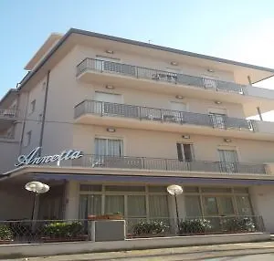 Annetta 3*