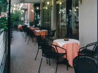 Annetta 3*